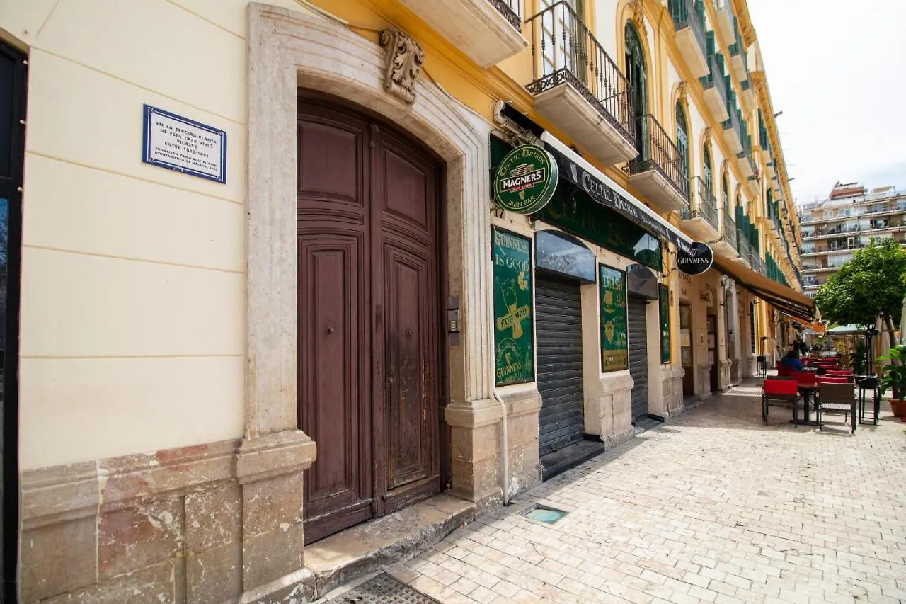 Apartment C67 - Shiny 6 Bedrooms In Plaza De La Merced Malaga